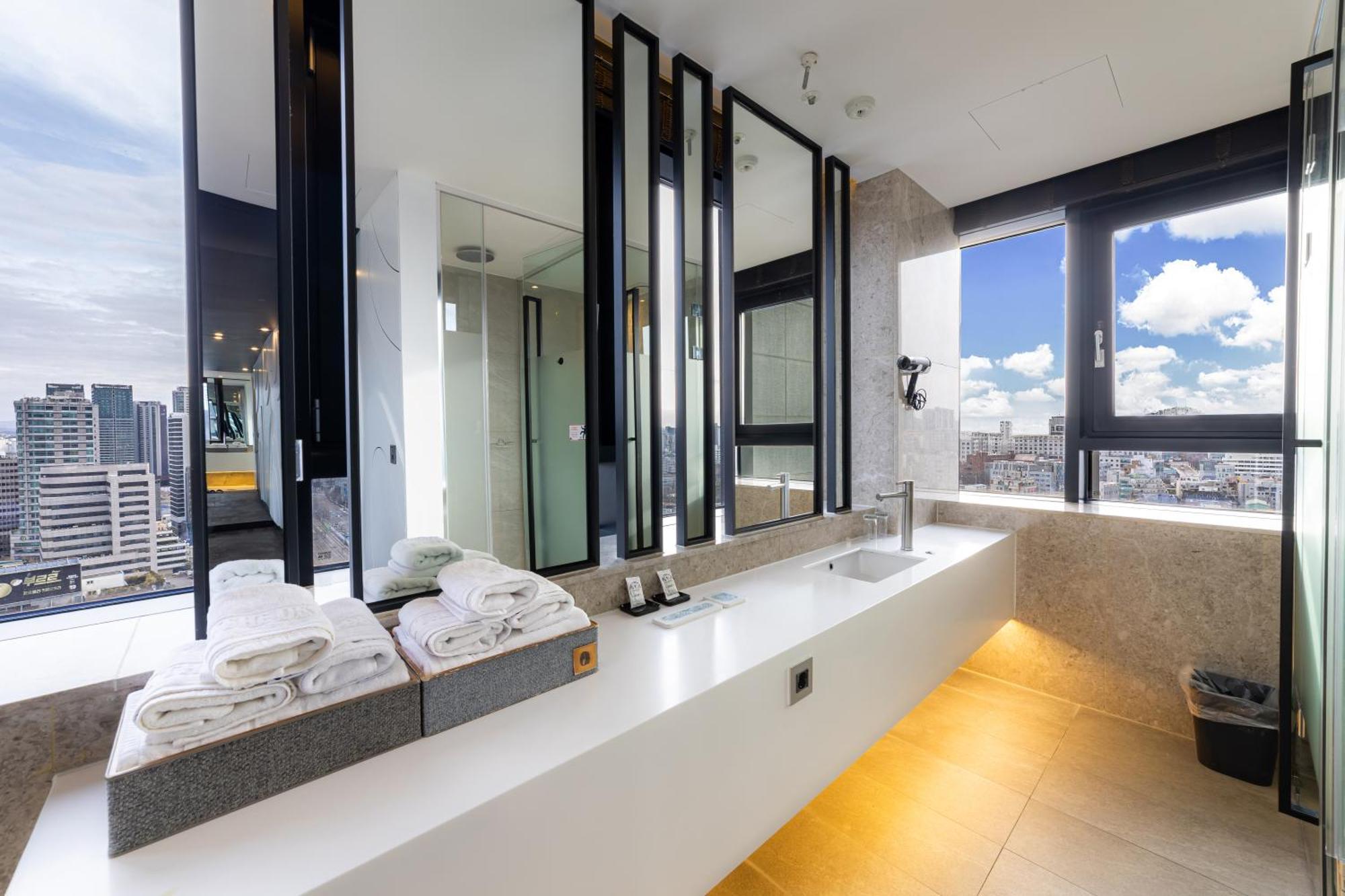 Hotel The Designers Seoul Station Екстериор снимка