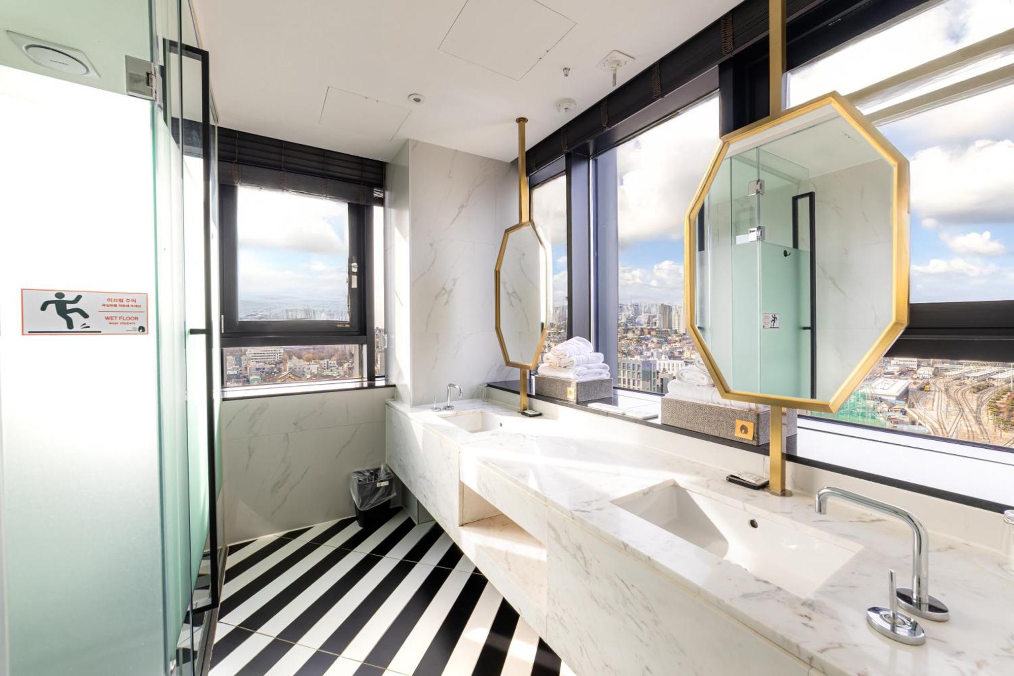 Hotel The Designers Seoul Station Екстериор снимка