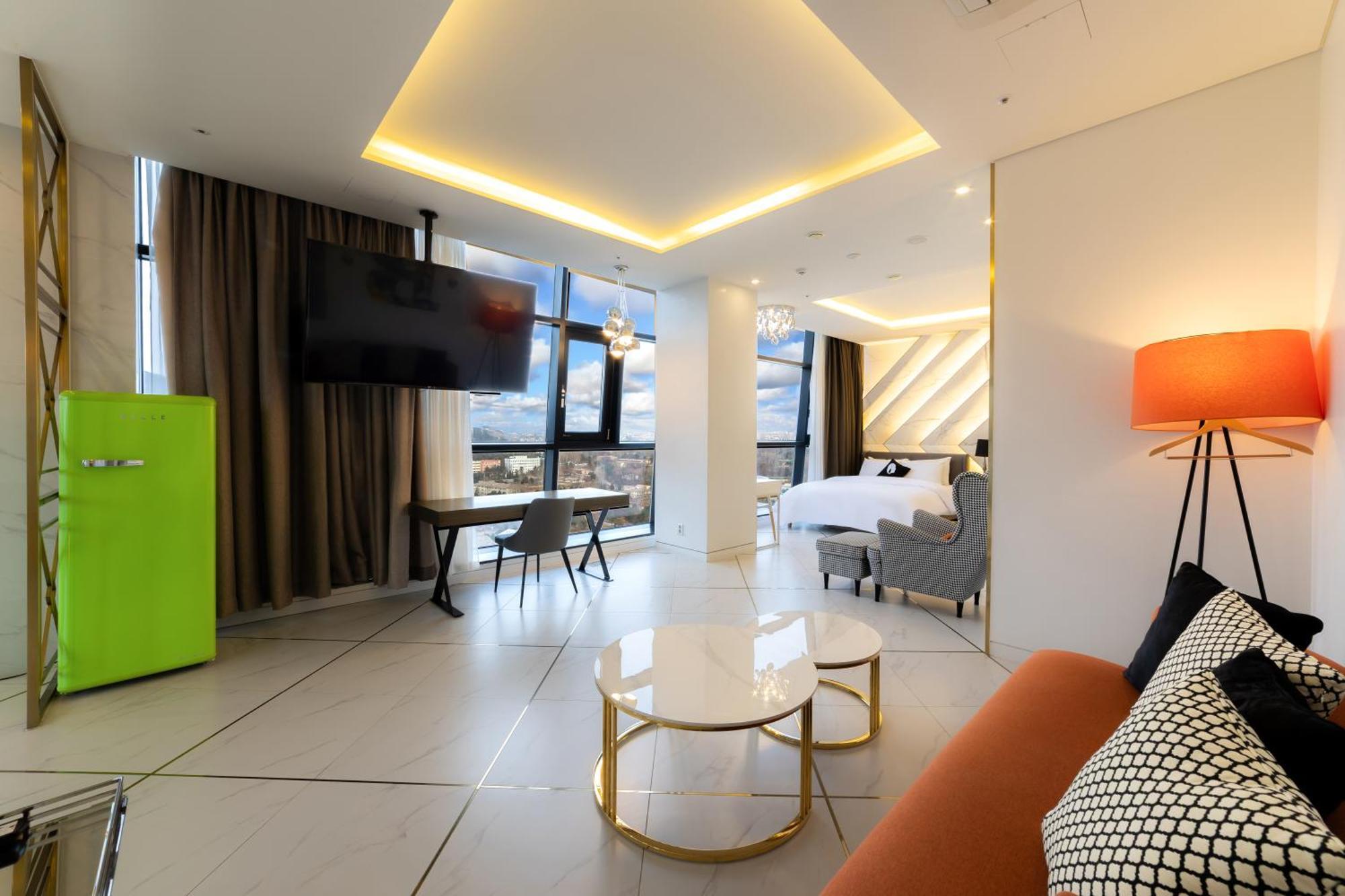 Hotel The Designers Seoul Station Екстериор снимка