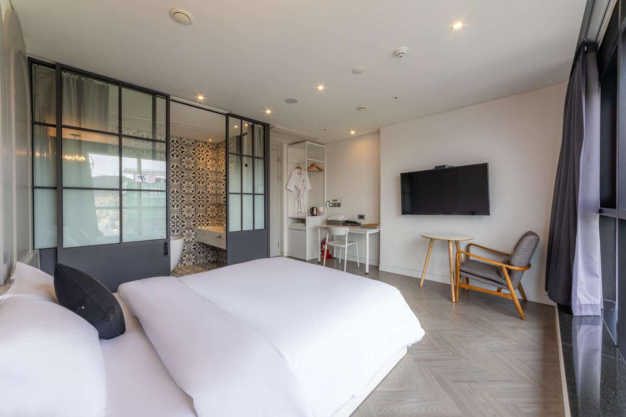 Hotel The Designers Seoul Station Екстериор снимка